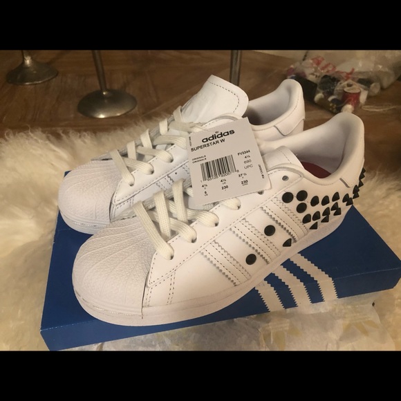 BNWT Rare Limited edition Adidas Dot Studded womens Superstars in size 6!!! - Picture 2 of 16